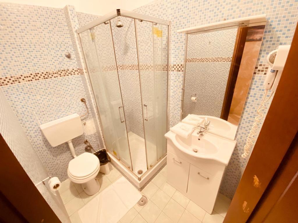 Botel Inn Rome Bagian luar foto