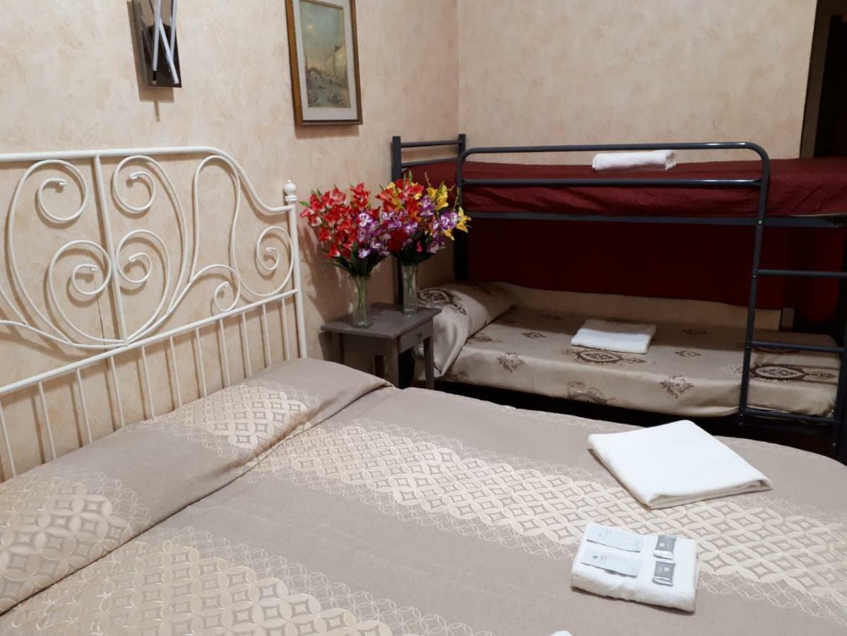 Botel Inn Rome Bagian luar foto